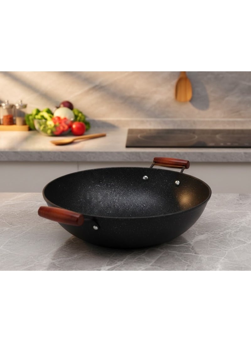 زوبا ووك جرانيت 32 سم للطهي الصحي – سطح غير لاصق عالي الجودة – توزيع حرارة متوازن – مناسب لجميع أنواع المواقد (غاز/كهرباء) – تصميم عملي بمقبضين خشب مقاوم للحرارة - Image 3